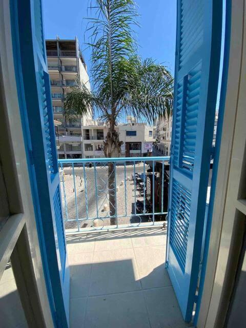 2 Bedroom Apt In Ermou 4 Minute Walk Beach Larnaca Exterior photo